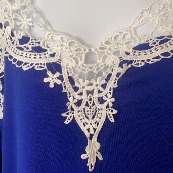 Bare shoulder Stylish T-Shirt  - Picture 2 of 2